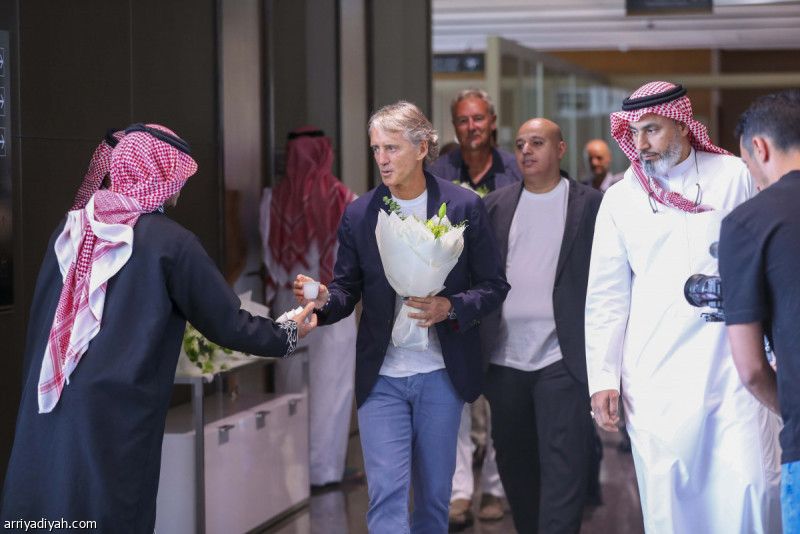 مانشيني يجتمع ويزور