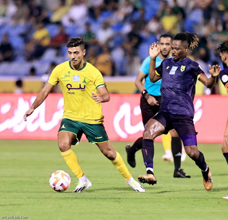 الخليج والحزم.. هدفان وجزائية ضائعة