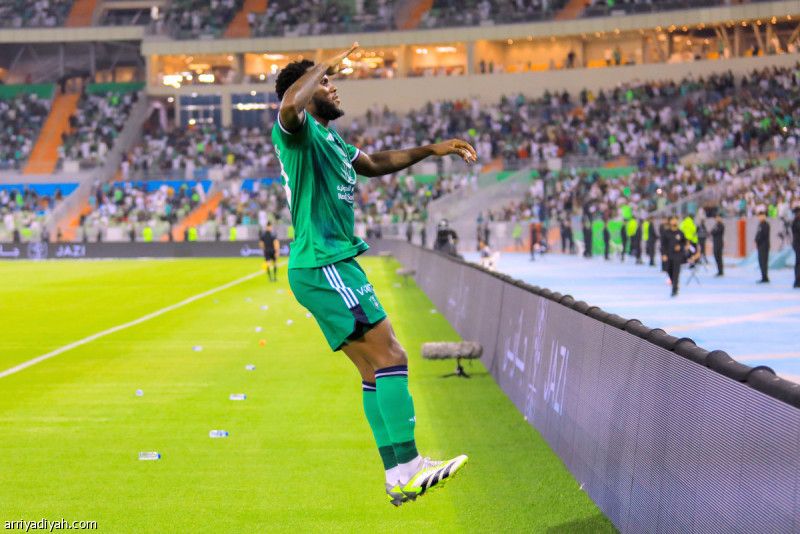 الأهلي حديد.. وإبداعه يزيد