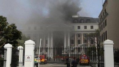 مصرع وإصابة 62 شخصا في حريق بمبنى من 5 طوابق في جنوب إفريقيا