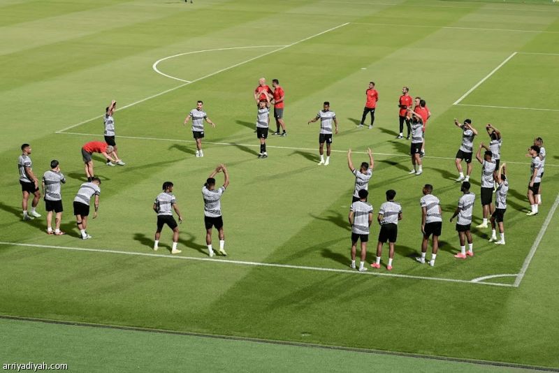 على الملعب الجديد.. الحربي يشارك في تدريبات الشباب