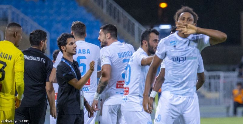 تاوامبا يمنح الأخدود الانتصار الأول