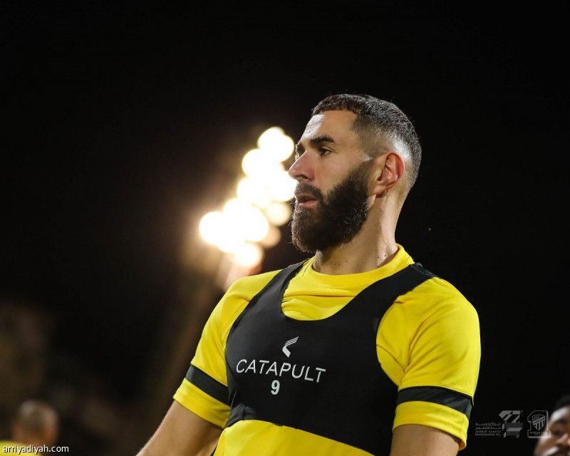 قبل الكلاسيكو.. بنزيما يشارك في التدريبات