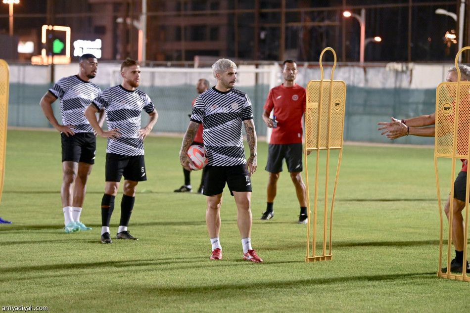 الشباب.. مناورة تطمئن كايزر قبل الخليج