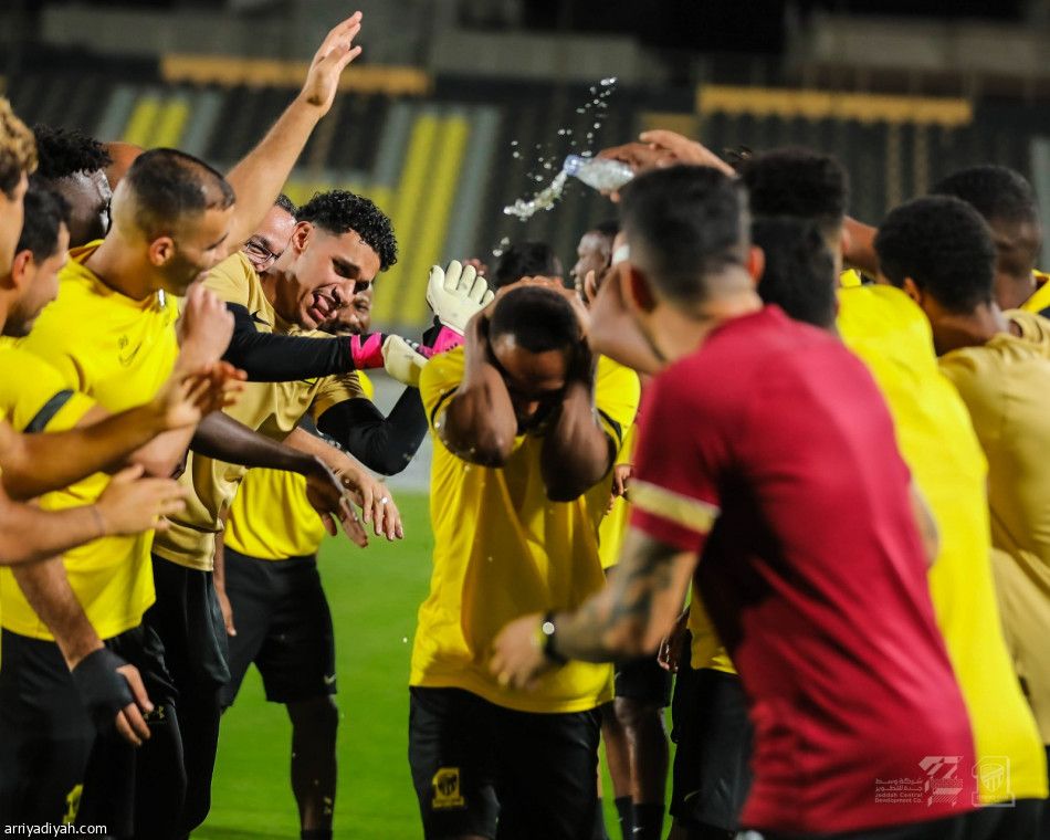 قبل الكلاسيكو.. بنزيما يشارك في التدريبات