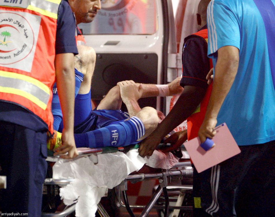 كلاسيكو ملعب عبد الله الفيصل.. خلع.. عراك.. وطرد