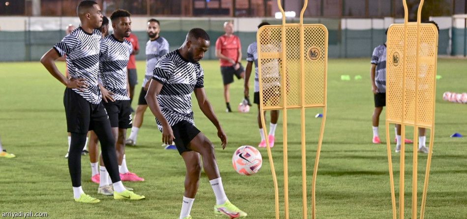 الشباب.. مناورة تطمئن كايزر قبل الخليج