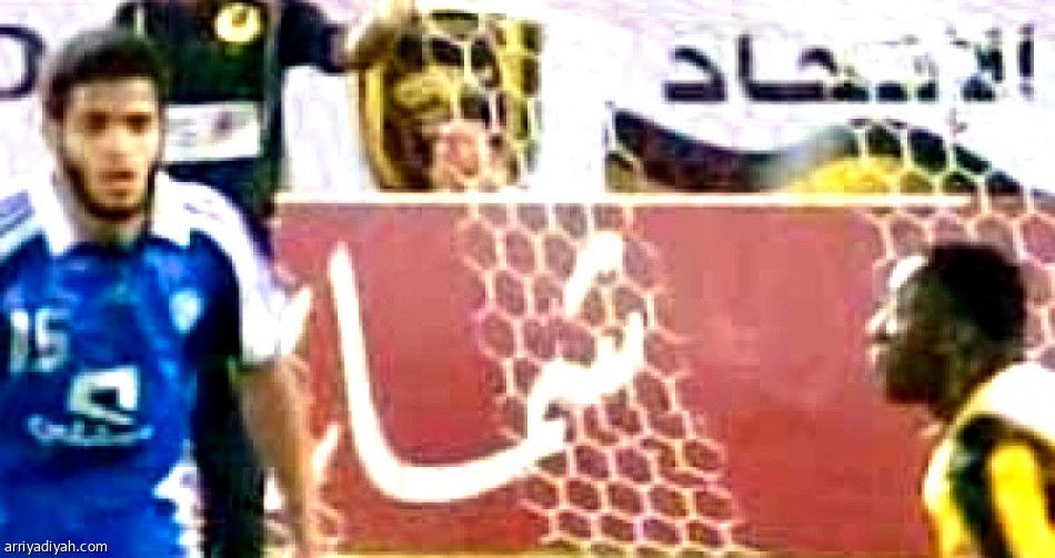 كلاسيكو ملعب عبد الله الفيصل.. خلع.. عراك.. وطرد