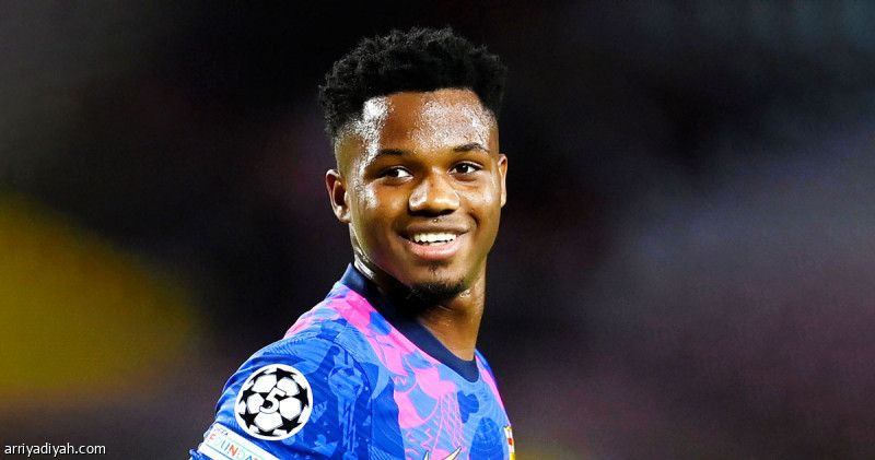 برايتون يضم فاتي بالإعارة