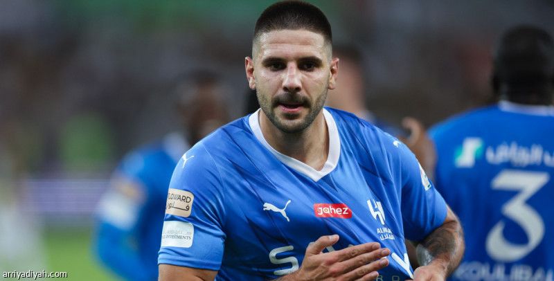 ميتروفيتش يصف الكلاسيكو بالمباراة الـ«جنونية»