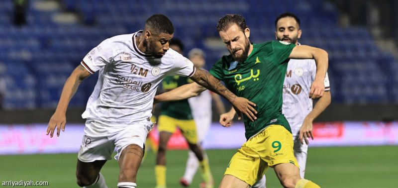 الشباب والخليج يبحثان عن الهروب من القاع