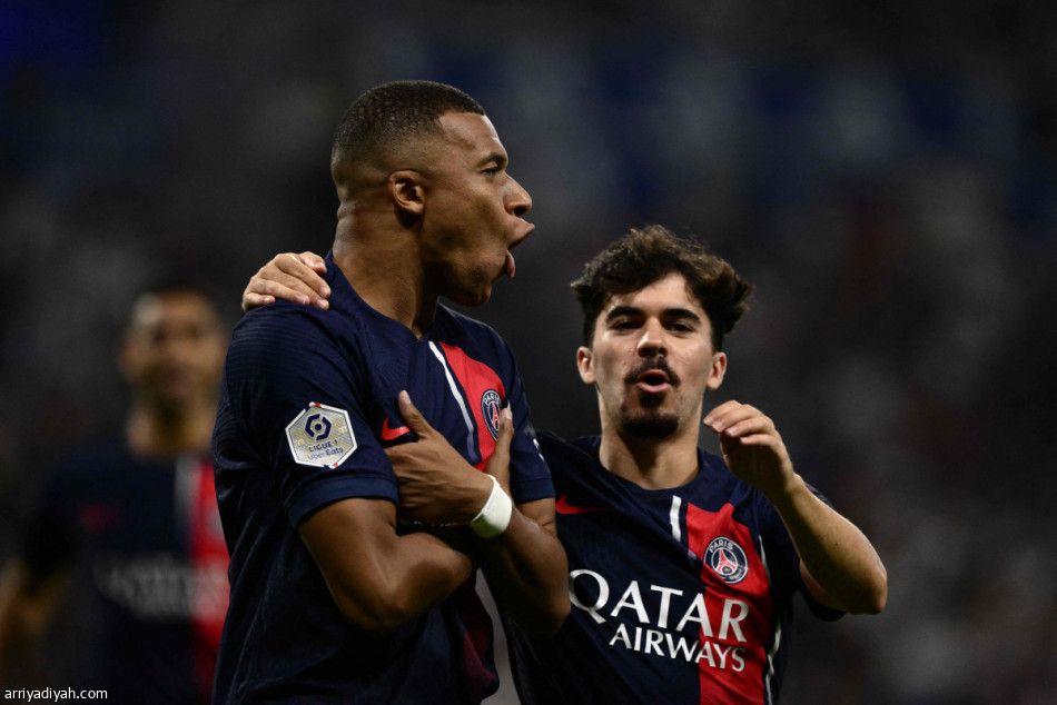 مبابي يقود سان جيرمان إلى اكتساح ليون