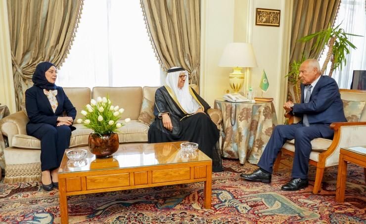 وزير الخارجية البحريني يبحث مع أمين عام الجامعة العربية التعاون الثنائي والعمل العربي المشترك