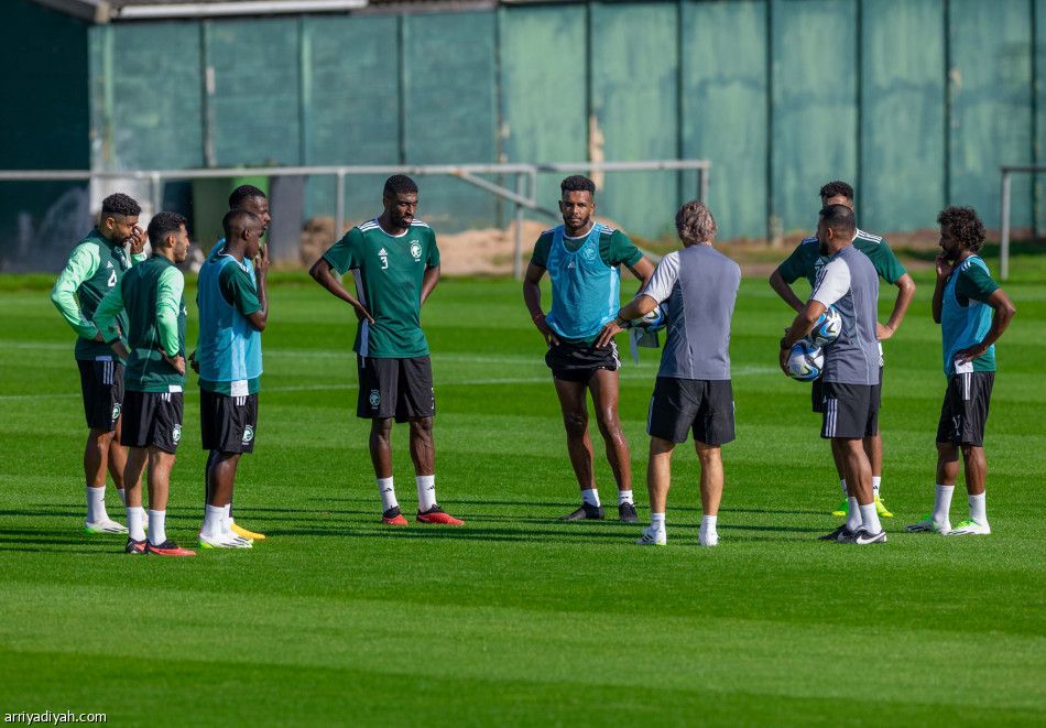 الدفاع يخطف مانشيني