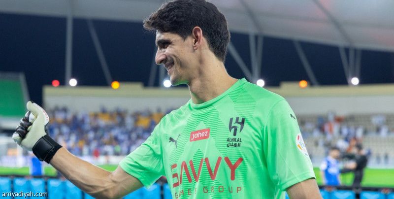 بونو ينافس على جائزة أفضل حارس في العالم