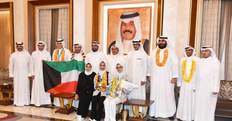 فريق المدارس الكويتي المتوج بلقب البطولة الدولية السادسة لمناظرات المدارس باللغة العربية