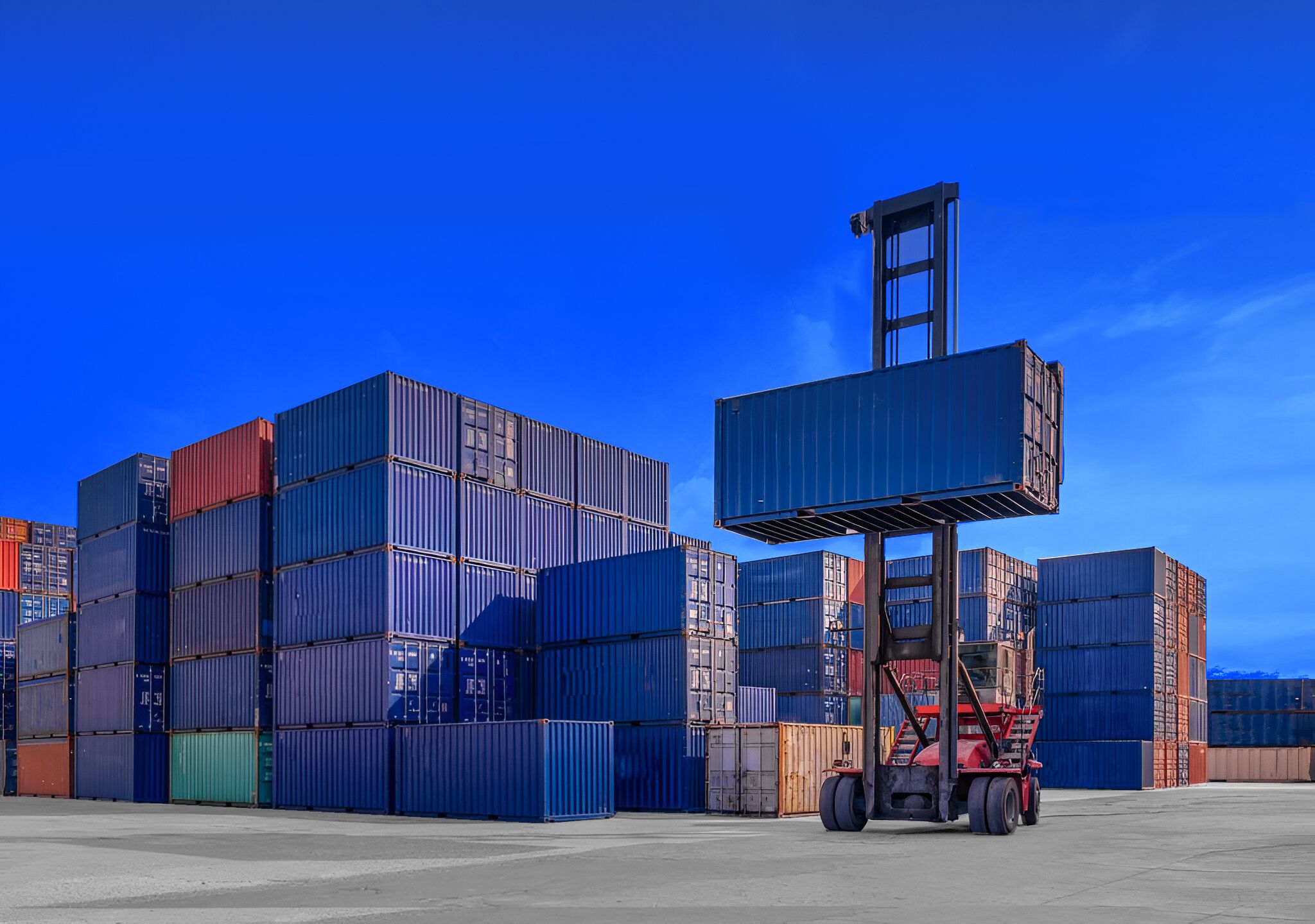 100 مليون دولار لتنمية الصادرات الإماراتية إلى مصر