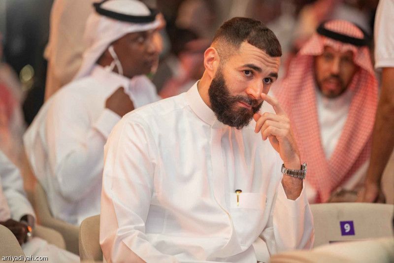 بنزيما: الزي السعودي يعجبني