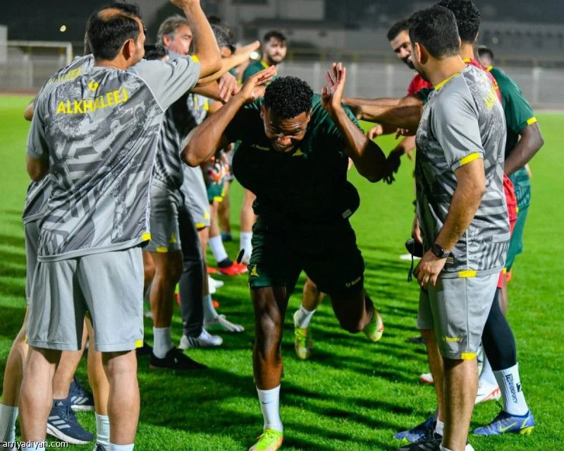 الخليج.. إيمانويل يفرض مناورة فنية