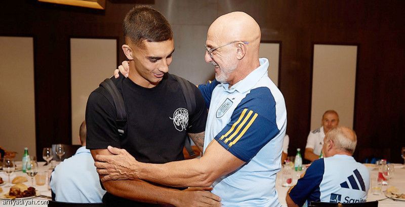 إسبانيا تستدعي توريس وبينو