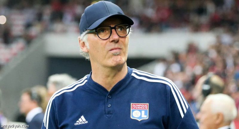 ليون ينهي عقد مدربه بالتراضي