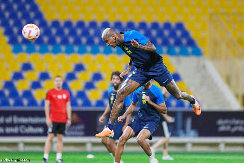 النصر يُخيّر الدوليين