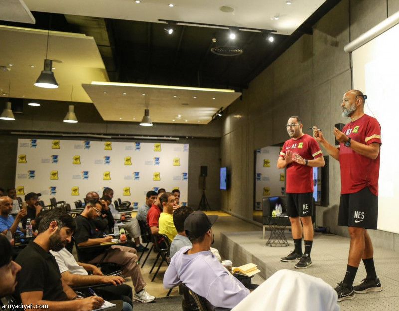 سانتو يحاضر المدربين السعوديين