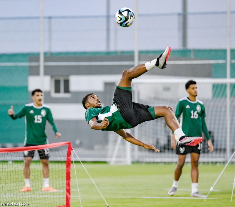 «الأخضر» يستعد بالترفيهية والثابتة