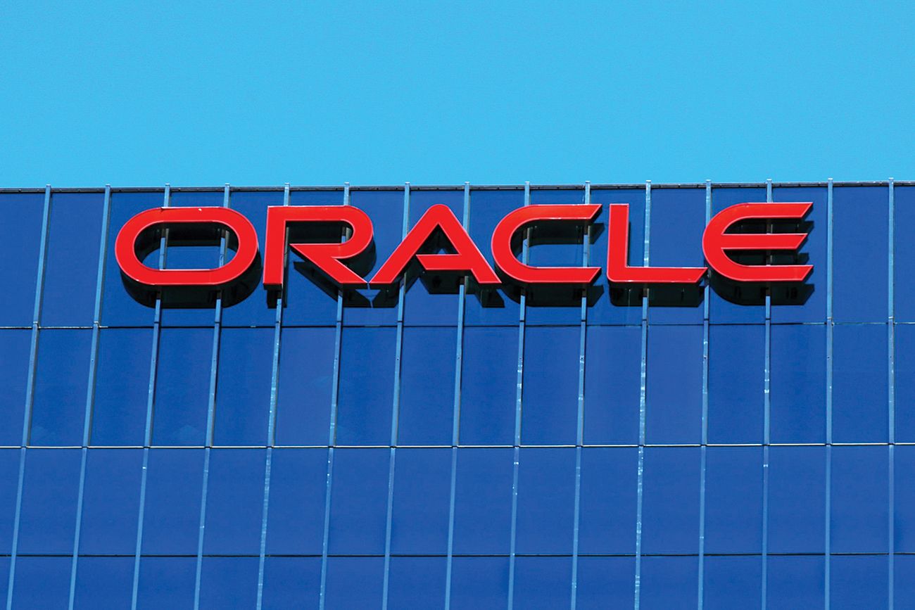 سهم أوراكل يهوي 13% بسبب إيرادات وتوجهات مخيبة للآمال