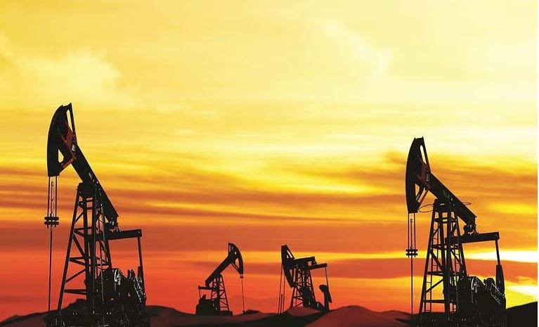 تراجع أسعار النفط في بداية تعاملات الأسبوع