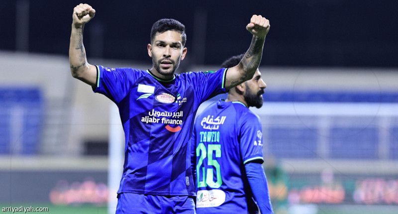 الفتح ينهي علاقته مع بيتروس