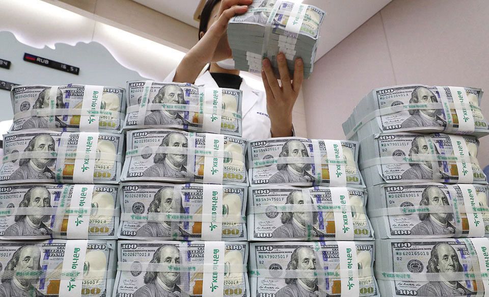 الديون العالمية ترتفع 200 مليار إلى 235 تريليون دولار