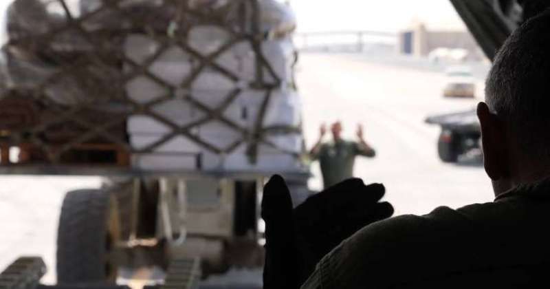 40 طناً من المساعدات حملتها طائرة الإغاثة الأولى من الجسر الجوي الكويتي إلى ليبيا