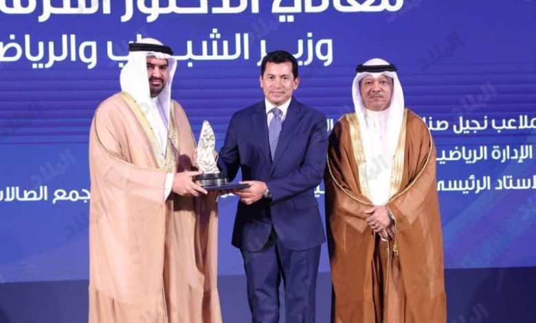 وزير الرياضة يفوز بجائزة سمو الشيخ عيسى بن علي آل خليفة لرواد العمل التطوعي بمملكة البحرين