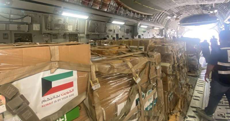 محملة بـ 41 طناً من المواد الإغاثية.. الطائرة الثانية من الجسر الجوي الكويتي تتجه إلى ليبيا
