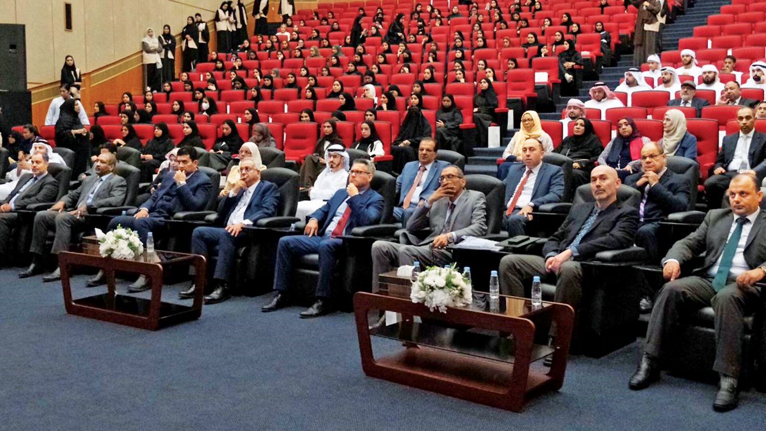 جامعة خورفكان تعرف طلبتها الجدد على خدماتها