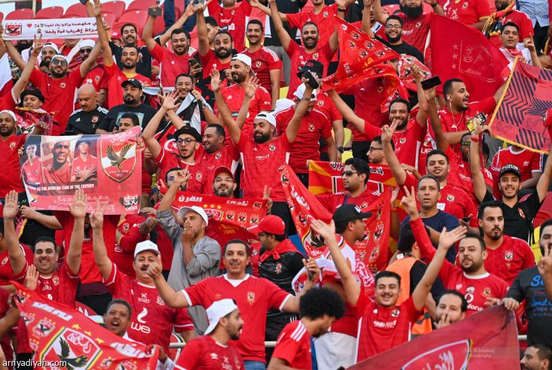 الجماهير تحضر بكثافة قبل مباراة الأهلي واتحاد العاصمة