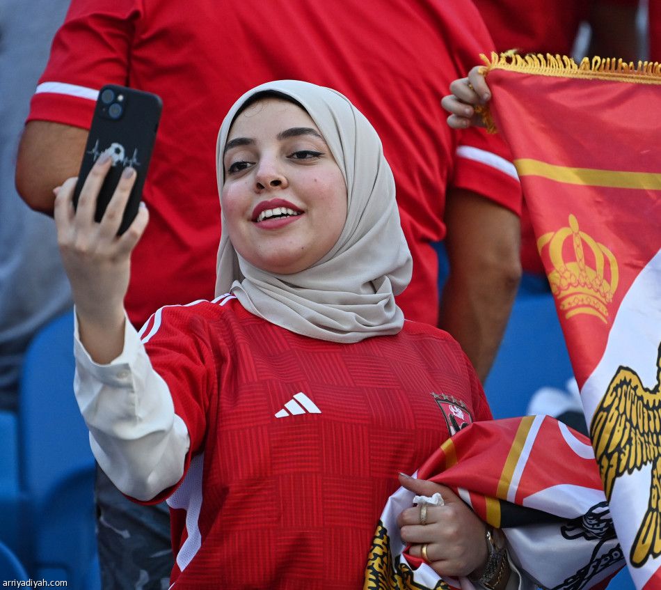 الجماهير تحضر بكثافة قبل مباراة الأهلي واتحاد العاصمة