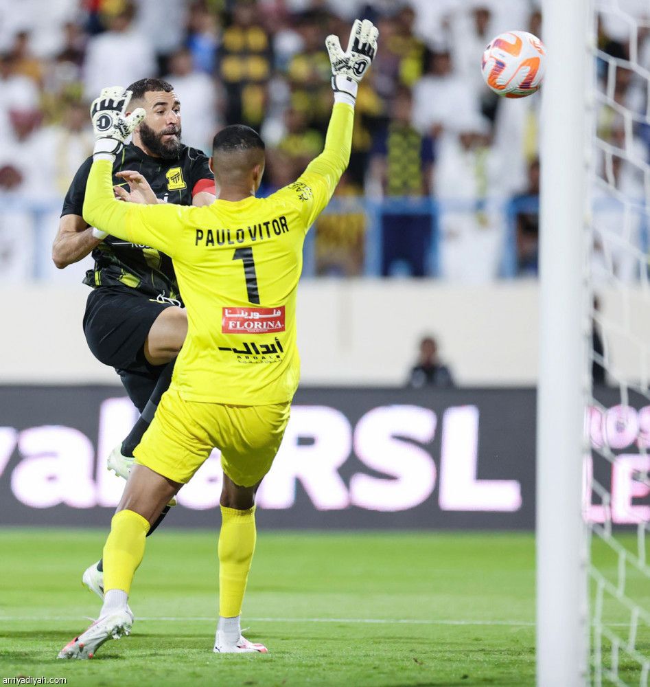 بين الكعب والركبة.. سحر بنزيما مستمر