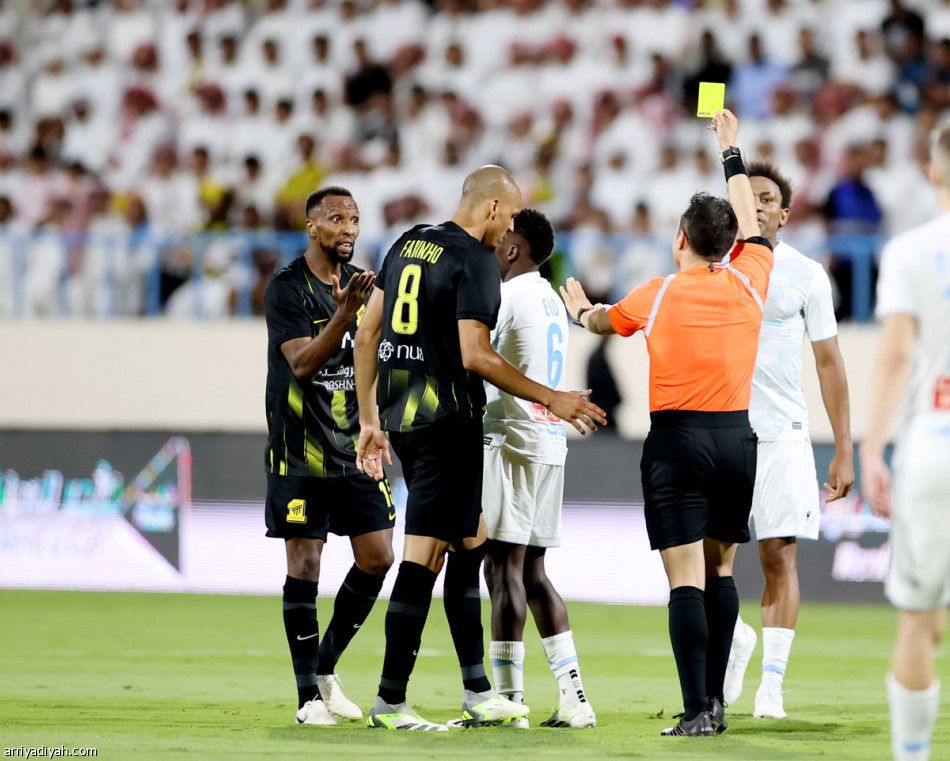 بين الكعب والركبة.. سحر بنزيما مستمر