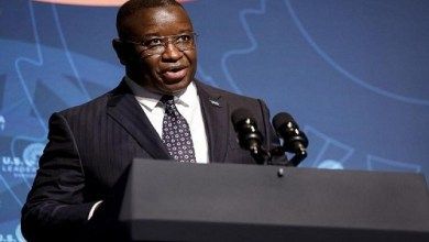 رئيس سيراليون يتهم واشنطن بالتدخل في الانتخابات في بلاده