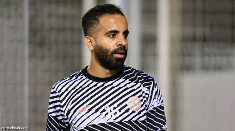 القحطاني يطالب الشباب بـ «عرض وزيادة»