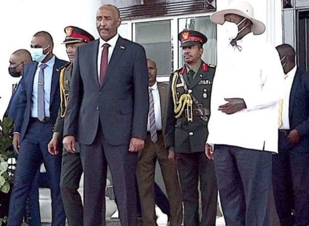 البرهان و موسيفيني يبحثان تعزيز وتطوير العلاقات الثنائية بين السودان وأوغندا