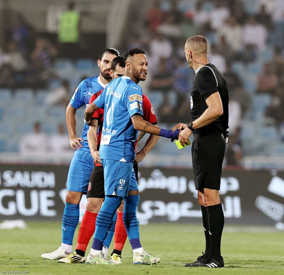 «الملز» أرض سداسيات الأزرق