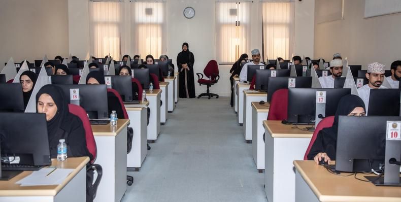 589 طبيبًا يجرون امتحان القبول بالمجلس العُماني للاختصاصات الطبية