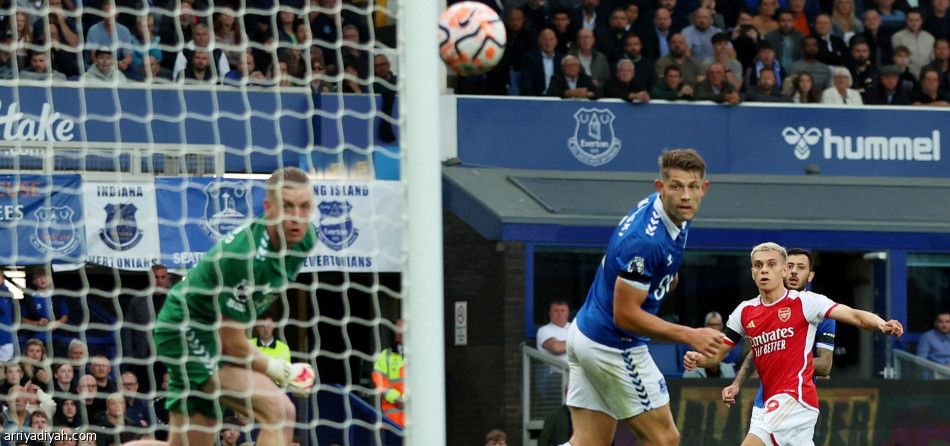 أرسنال يسقط إيفرتون في «جوديسون بارك»