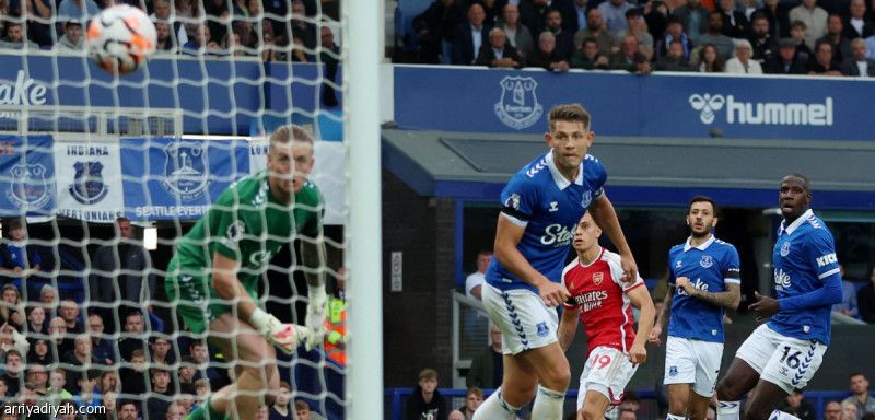 أرسنال يسقط إيفرتون في «جوديسون بارك»