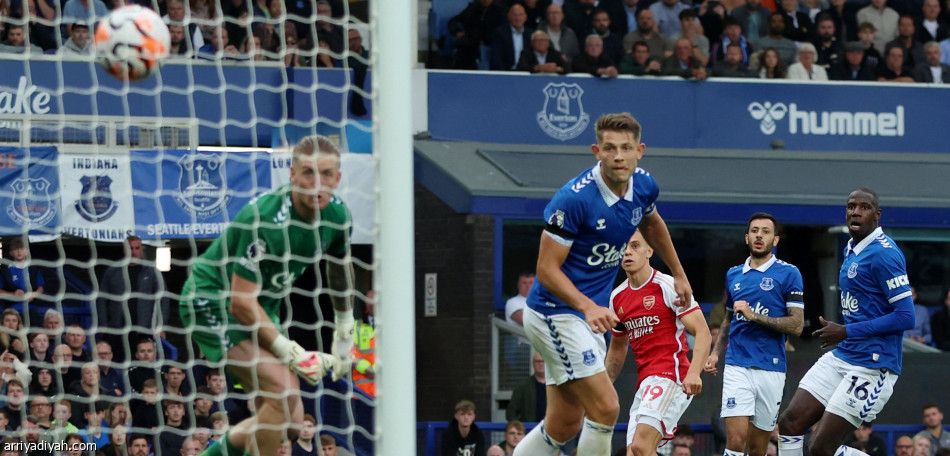 أرسنال يسقط إيفرتون في «جوديسون بارك»