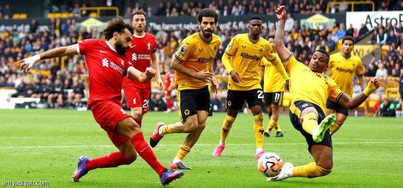 صلاح يتخطى محرز