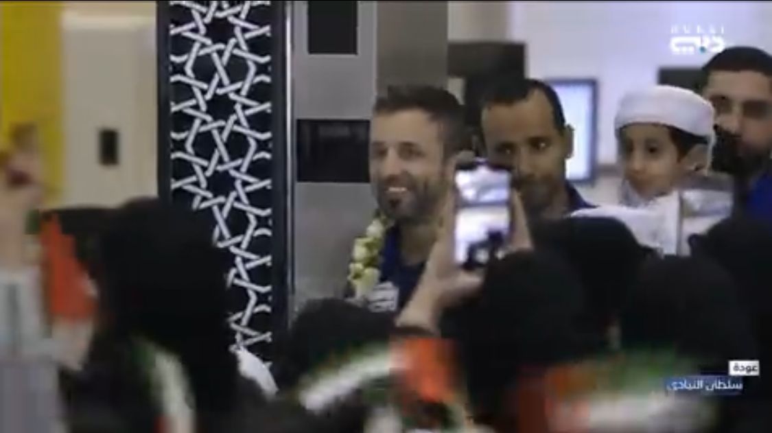الإمارات تستقبل بطلها.. سلطان النيادي يعود إلى الوطن